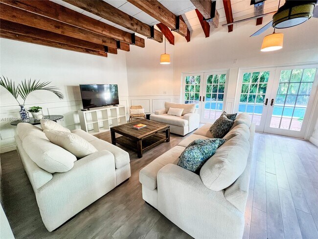 Photo - 320 W 55th St