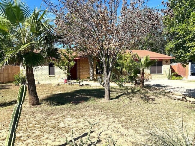 Building Photo - 608 Sesame Ln Rental