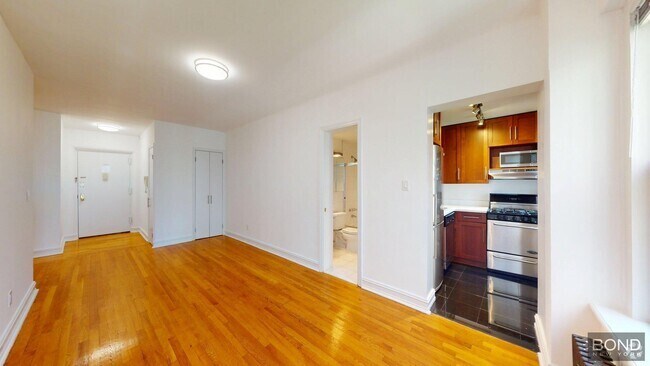 Building Photo - 165 E 83rd St Unit 4H Rental