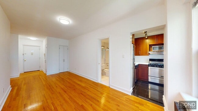 Building Photo - 165 E 83rd St Unit 4H Rental