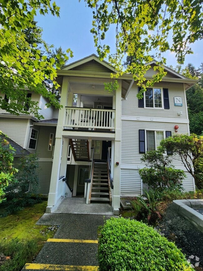 Building Photo - REMODELED Ground Floor Condo - Close to Wo...