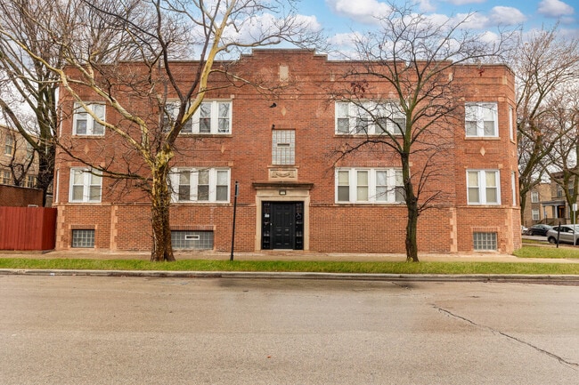 Photo - 620 E 73rd St Unit 1