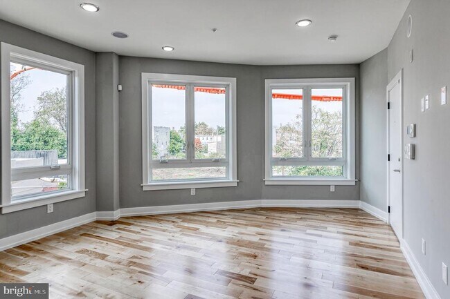 Photo - 1917 N Lawrence St Unit PH