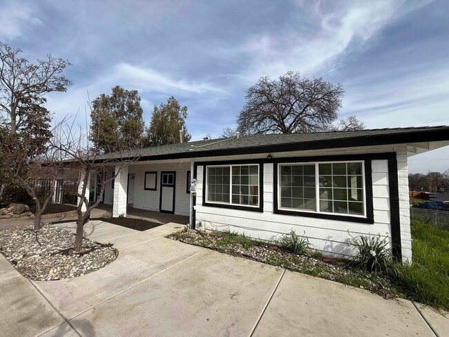 Building Photo - 2/3 Bedroom in Orangevale