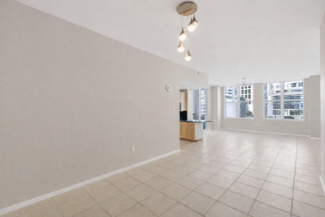 Building Photo - 511 SE 5 Ave Unit 616