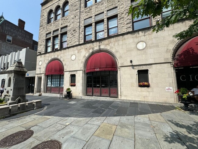 TWO BEDROOM CONDO in the hear of Downtown ... - TWO BEDROOM CONDO in the hear of Downtown ...