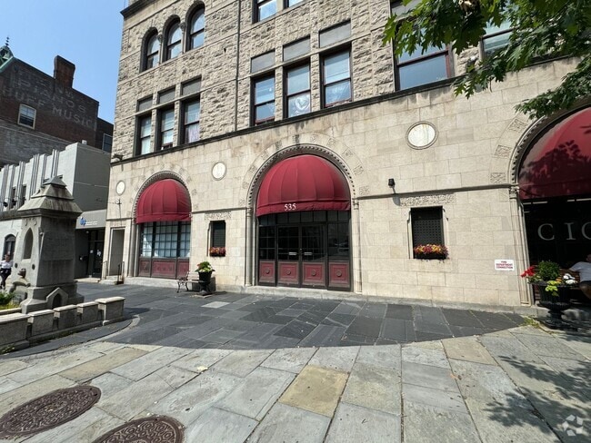 Building Photo - TWO BEDROOM CONDO in the hear of Downtown ...