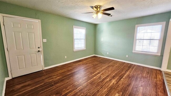 Photo - 135 W Lilac Ln