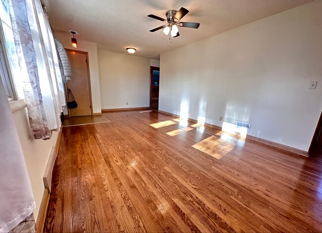 Photo - 8506 Izard St