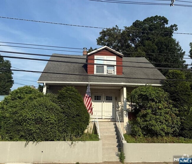 Building Photo - 581 S Broad St Rental