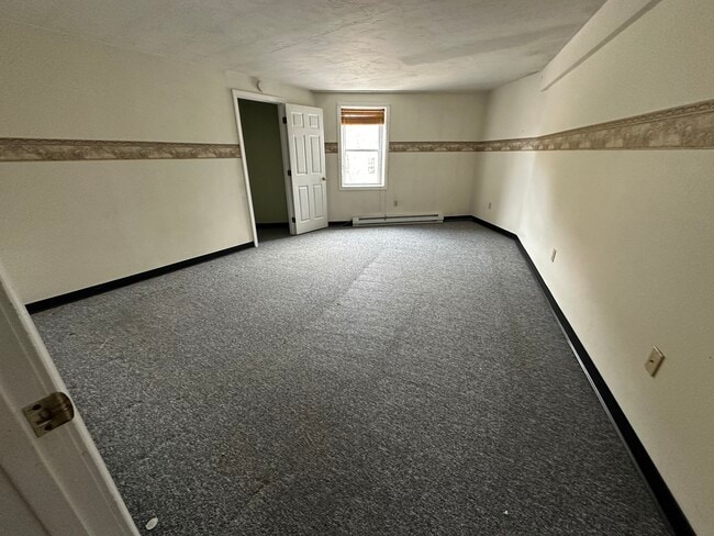 Large bedroom - 216 Rumford St Unit 216 Rumford