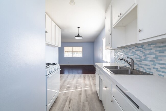 Building Photo - 123 N Spruce St Unit #B