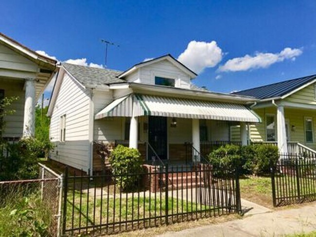 Photo - 2 bedroom house in Church Hill! Central air, yard, all electric and laundry!