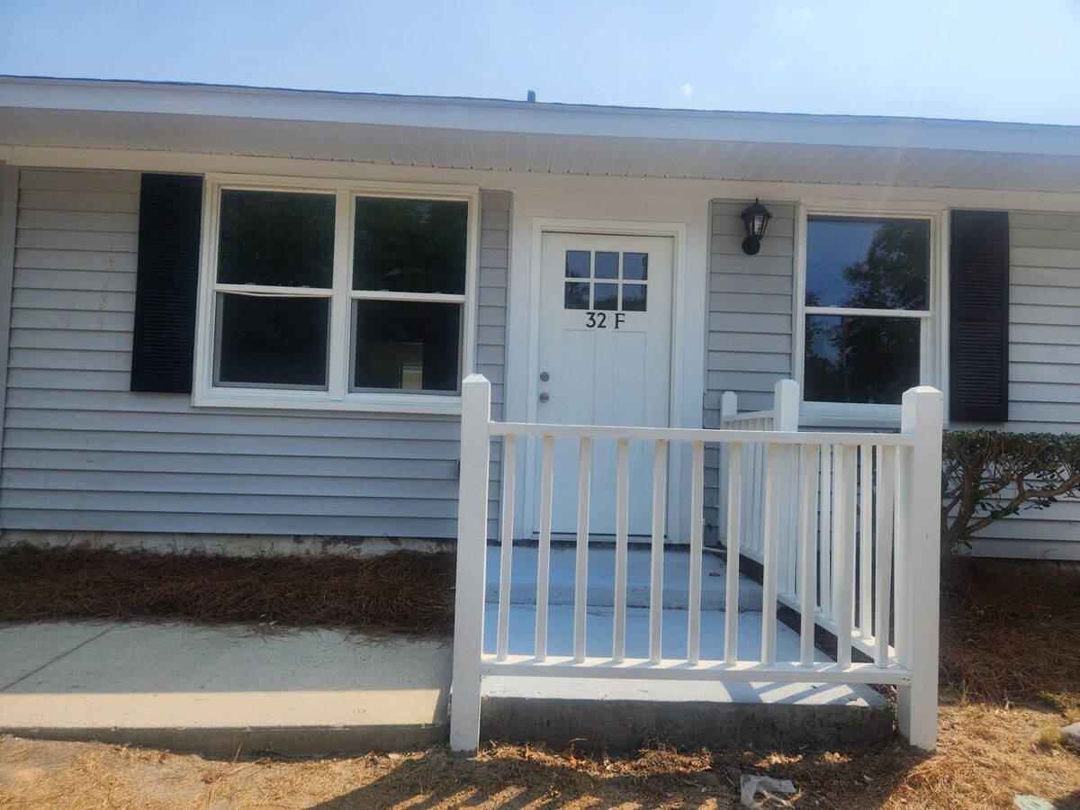 Newly Renovated 2 Bedroom 1 Bath - Newly Renovated 2 Bedroom 1 Bath