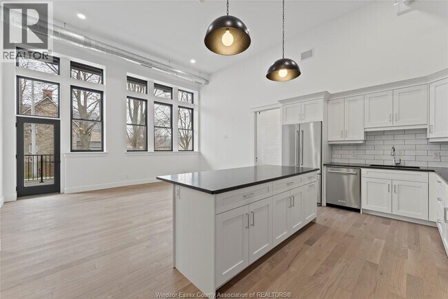 Photo - 247 Brock St Unité 204