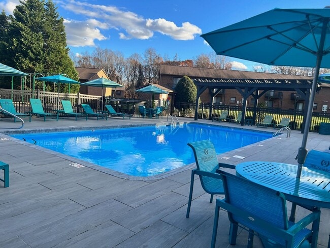 Building Photo - Oxford-2 Bedrooms Unit 1218