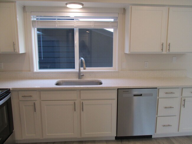 Photo - Fairhaven Ave., W. 421-425 Unit W. Fairhaven Ave., 421