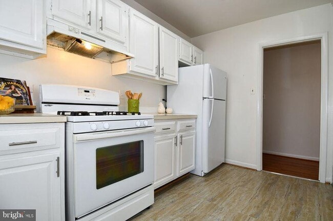 Photo - 10637 Montrose Ave Unit 204