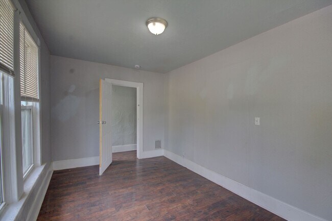 Photo - 2 bedroom with bonus space Unit 1320 1/2