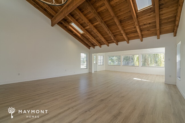 Photo - 11 Maple Run