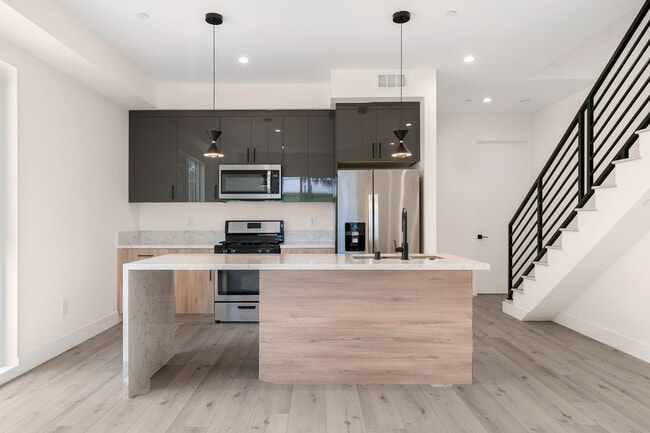 Photo - 15330 Weddington St