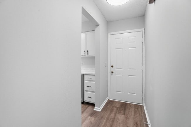 Photo - 812 Villa Park Ct