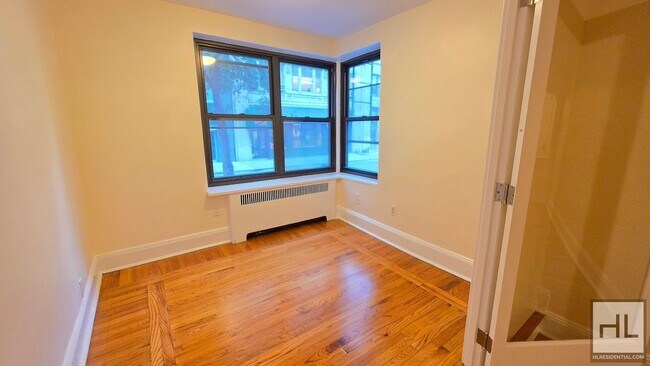 First-Floor Studio with Windowed Alcove in Gramercy