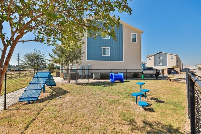 Photo - 21155 Gosling Rd