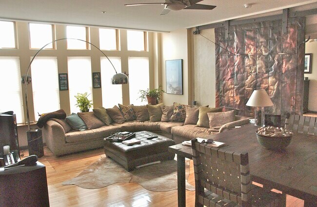 best place to relax - 116 St Paul St Unit Loft C