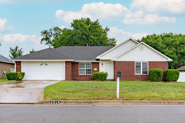 Building Photo - 1014 L St