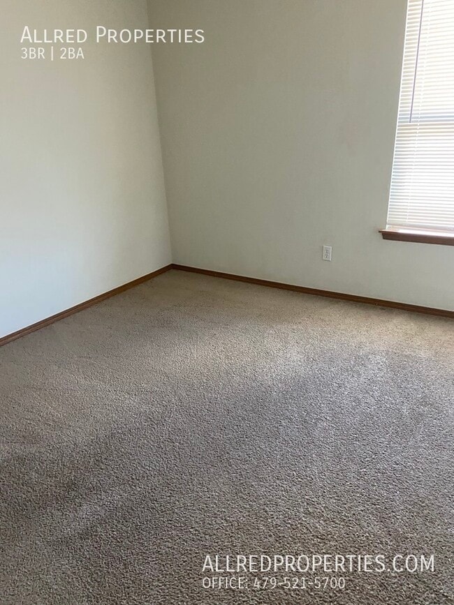 Photo - 305 E Asher Ct