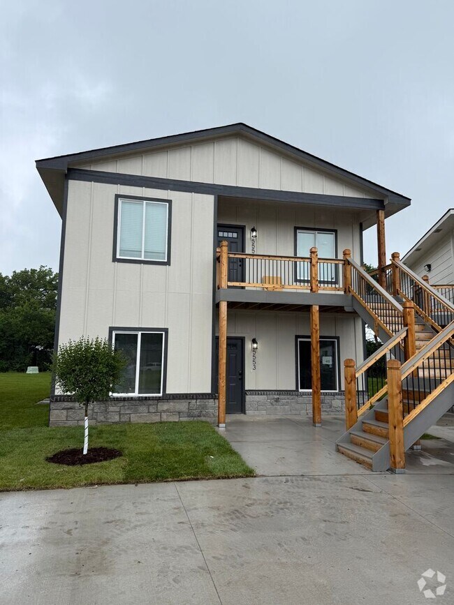 Building Photo - 5553-5555 N Bressler Dr. Bel Aire, KS 67219 Unit 5553 N Bressler Dr Rental