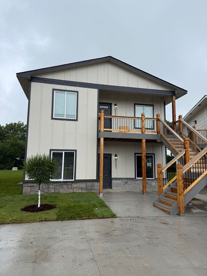 5553-5555 N Bressler Dr. Bel Aire, KS 67219 - 5553-5555 N Bressler Dr. Bel Aire, KS 67219 Apartment Unit 5553 N Bressler Dr