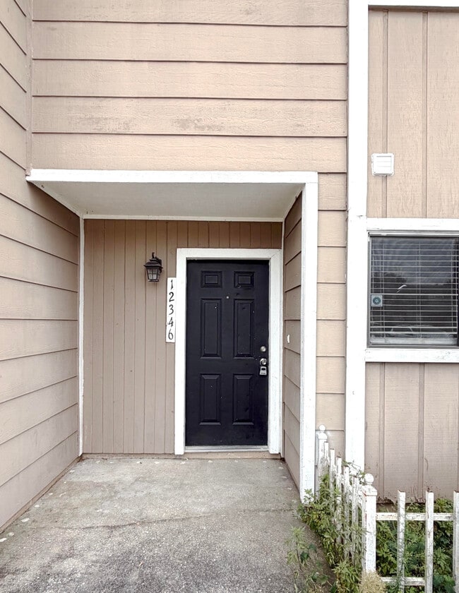 Building Photo - 12346 Fox Hound Ct