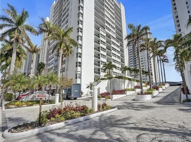Building Photo - 1880 S Ocean Dr Unit 308