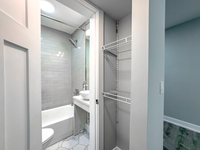 Photo - 545 W Belmont Ave Unit H04F