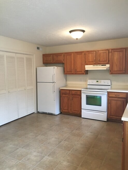 586 Lost Cir Unit C
