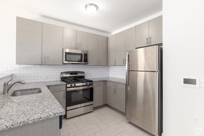 2BR, 2BA - 1,050 SF - Kitchen