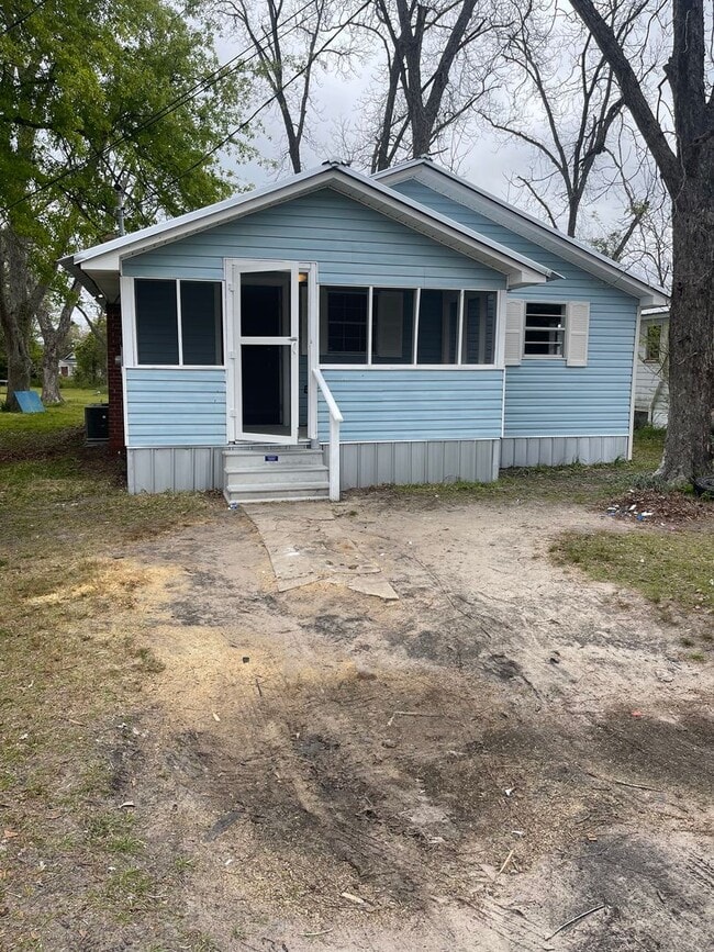 3 Bed 1 Bath House - 3 Bed 1 Bath House