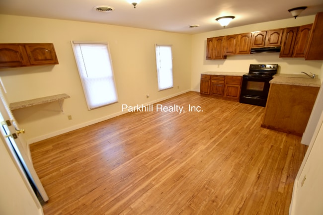 Photo - 308 Wood St