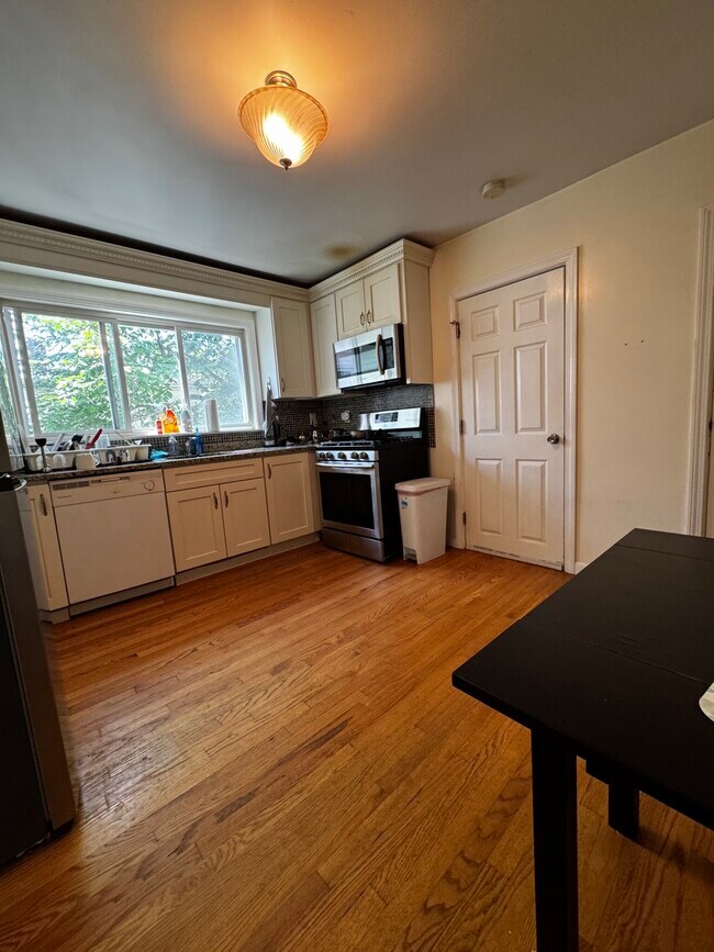 Building Photo - 370 Prospect St Unit 2 Rental