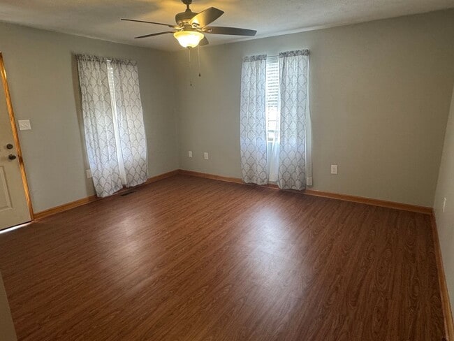 Photo - Old Stage Rd Duplex Unidad 5462 Old Stage Rd