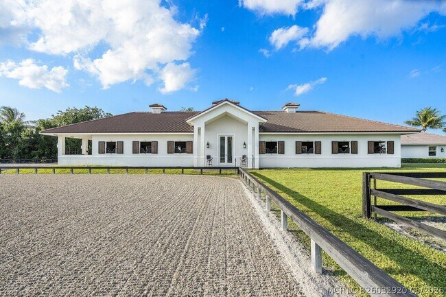 1382 Clydesdale Ave