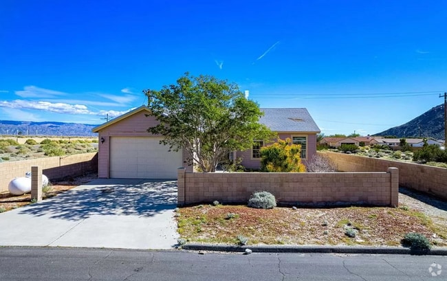Building Photo - 15780 Coral St Rental