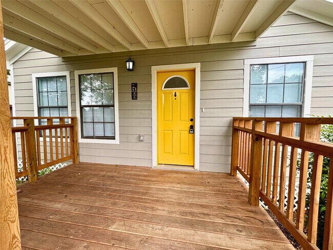 Photo - 410 McPhail St