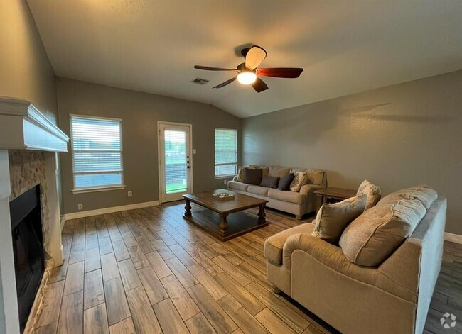 Building Photo - 233 Town Lk Bnd Rental