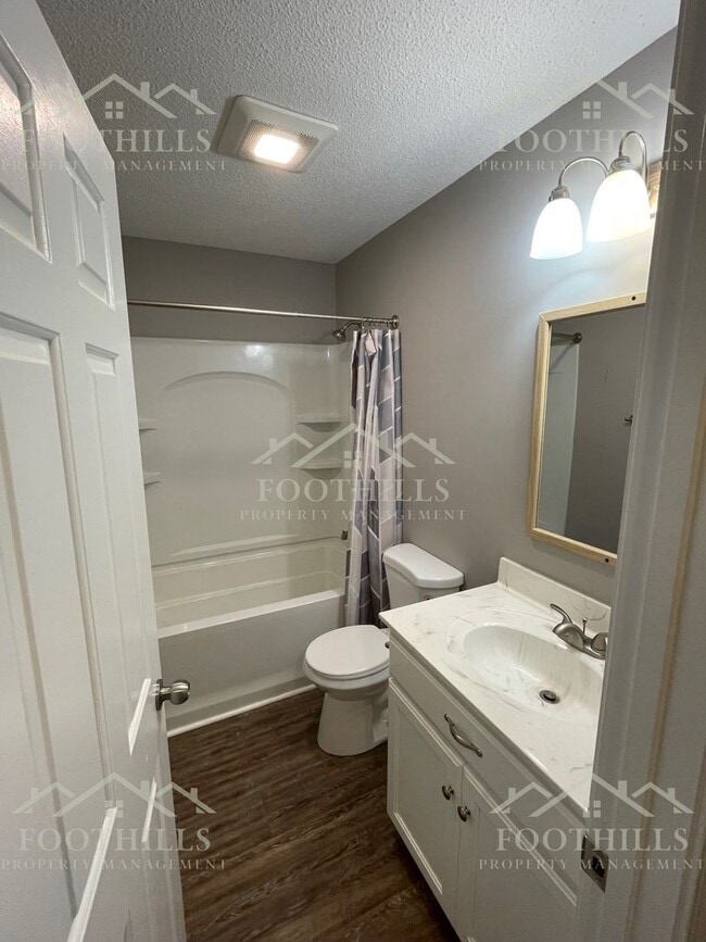 Photo - Cozy 2-Bedroom Duplex with Fenced Backyard