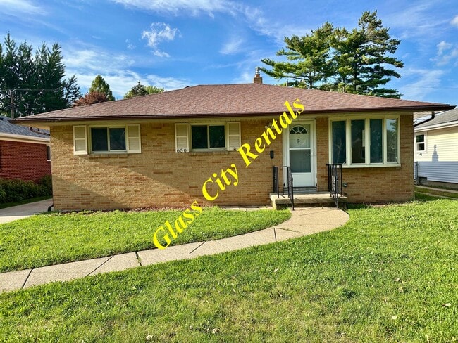 Building Photo - 650 Sandralee Dr