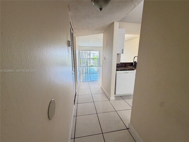 Photo - 8610 N Sherman Cir Unidad 407