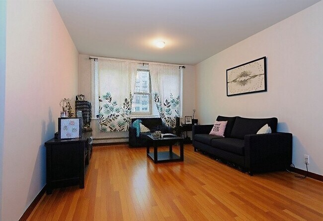 Building Photo - Desirable apartment in Brighton